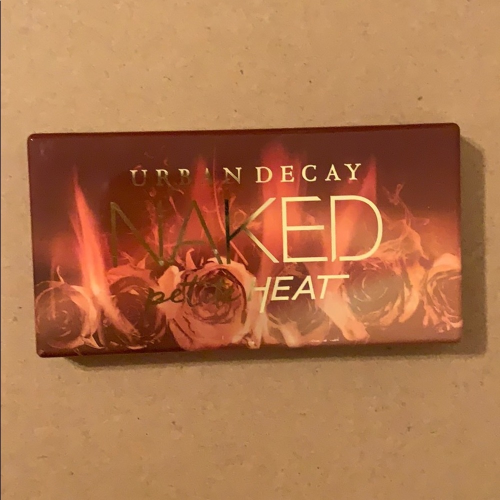 Naked  petite heat pallets